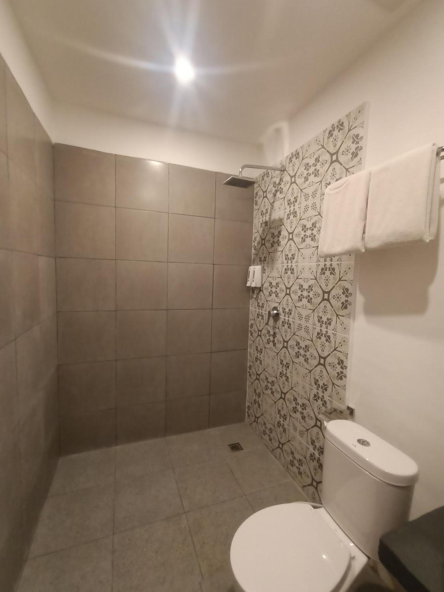 Attara Inn スンギギ エクステリア 写真